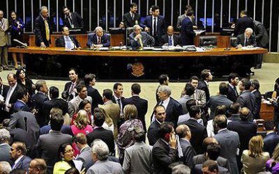 Deputados aprovaram texto principal da lei que regulamenta terceirização