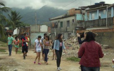 Estudantes de Arquitetura e Urbanismo visitam ocupações na periferia do RJ durante o ENEA