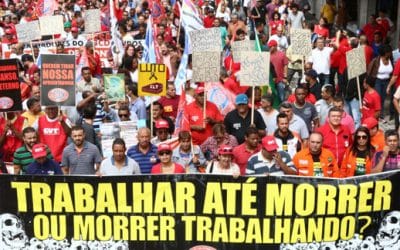 Professores universitários elaboram carta de apoio à greve