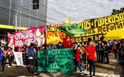 Milhares de pessoas protestam contra reformas em todo o país