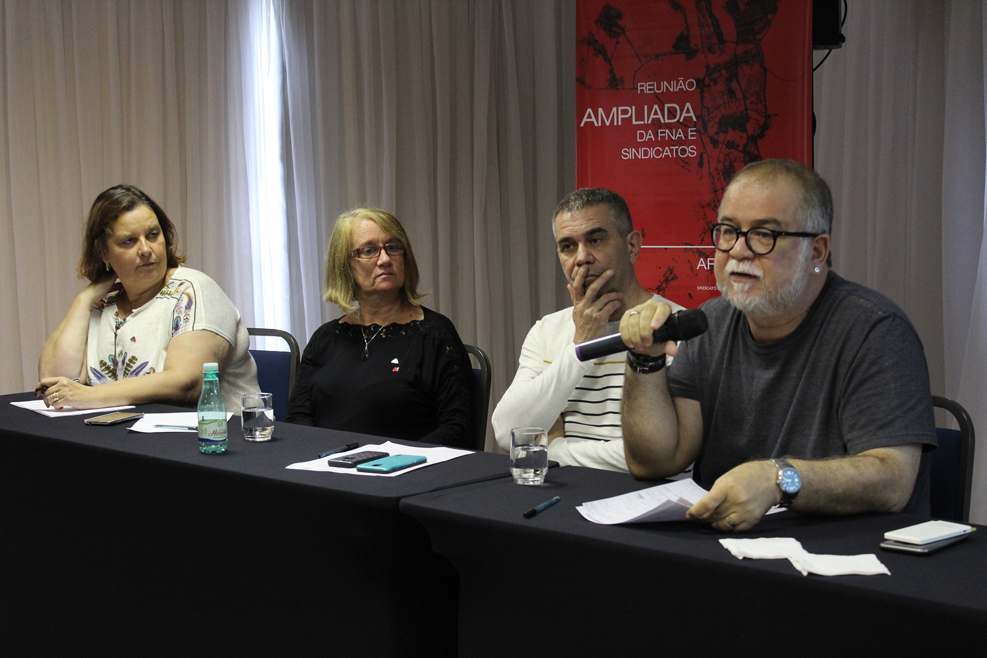 Sindicatos debatem estratégias para manter ações com menos verba