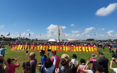 Estudantes tomam as ruas do país na luta pela educação