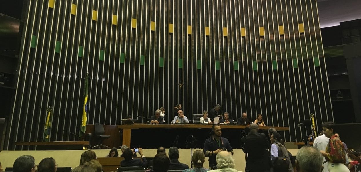 Câmara dos Deputados homenageia 48 anos da FENAE