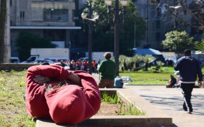 Senado proíbe técnica de arquitetura para afastar pessoas em situação de rua