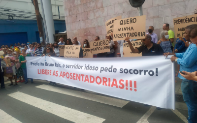 Sindicatos pressionam prefeitura de Salvador (BA) em ato pela aposentadoria de servidores